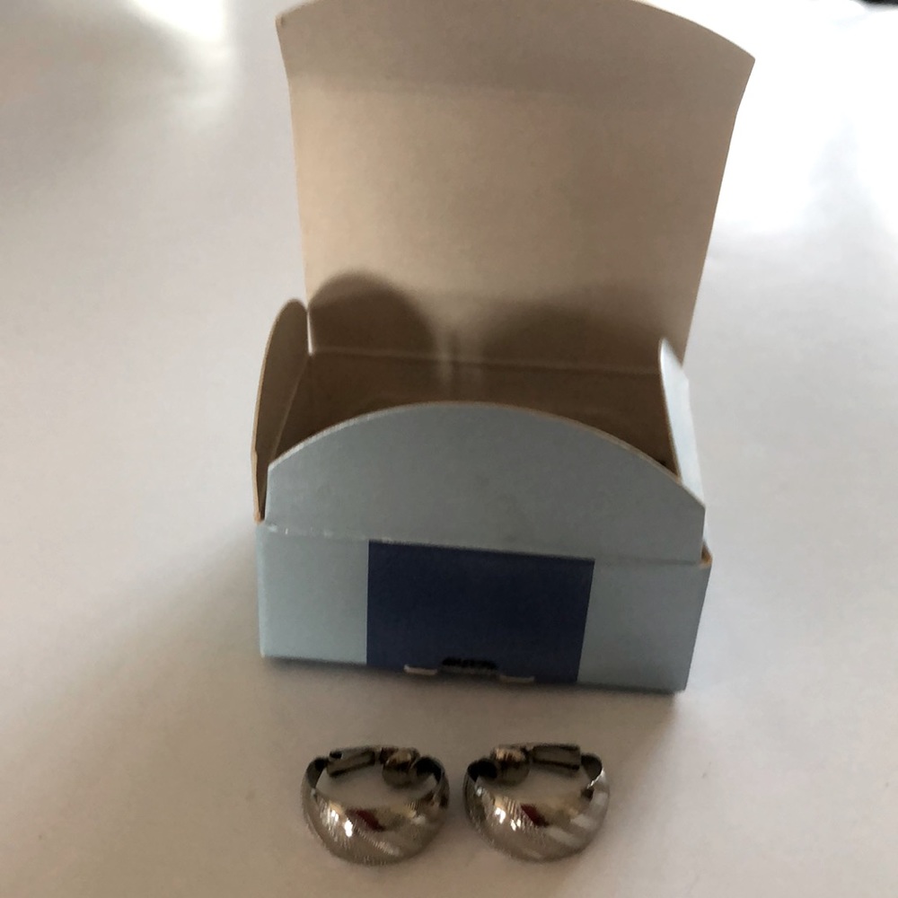Avon clip on’s earrings